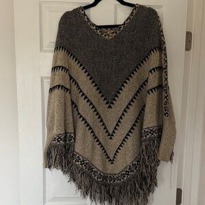 Cracker Barrel Black and Tan Knit Poncho